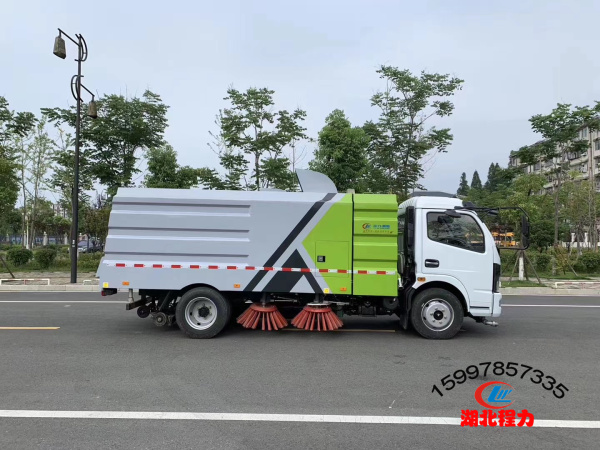 國六排放東風(fēng)大多利卡掃路車（8方）