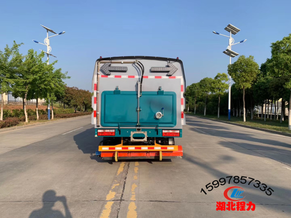 東風小多利卡吸塵車（后置吸盤帶滾掃）