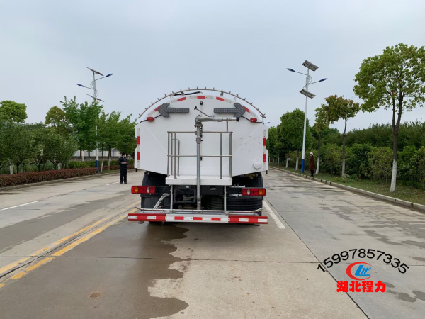 國六東風(fēng)天錦路面清洗車