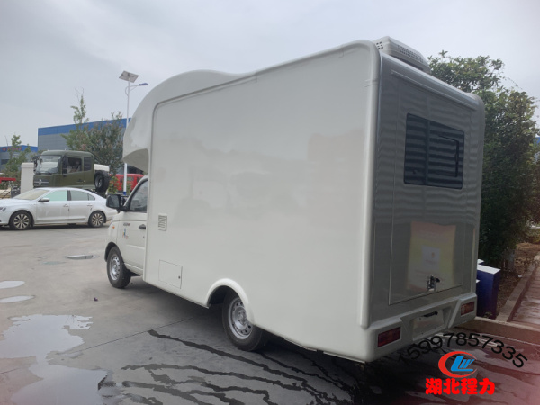 國六福田美發(fā)車?yán)戆l(fā)車