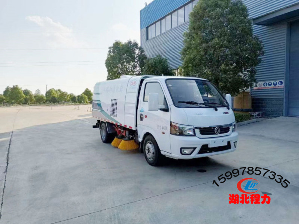 東風(fēng)途逸純電動(dòng)掃路車(chē)3方