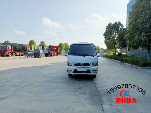 東風(fēng)途逸純電動(dòng)掃路車(chē)3方