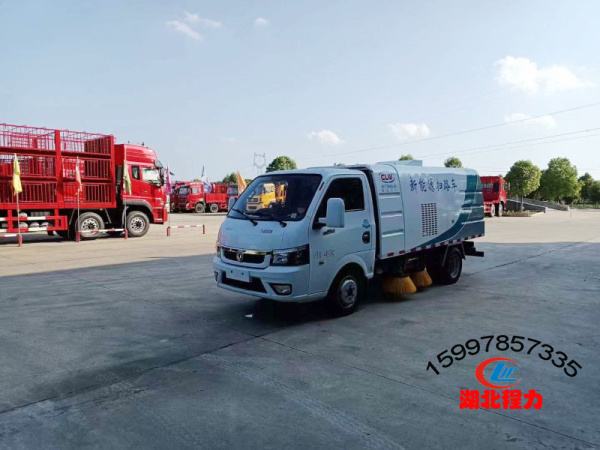 東風(fēng)途逸純電動(dòng)掃路車(chē)3方
