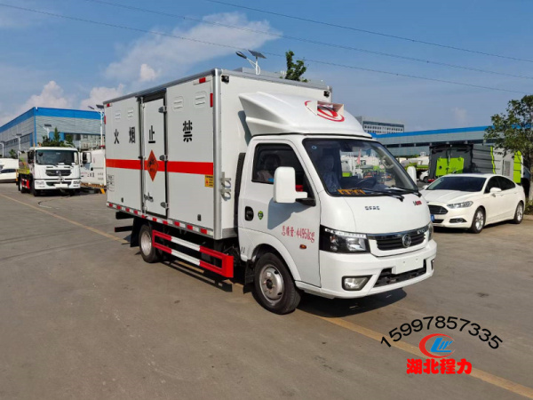 東風(fēng)途逸爆破器材運(yùn)輸車(chē)
