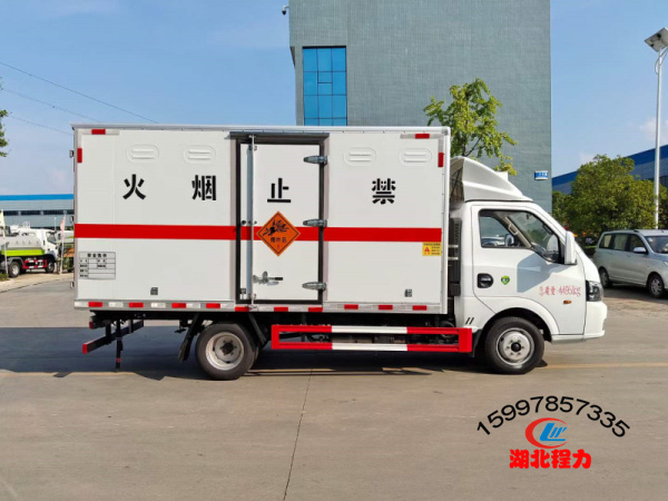東風(fēng)途逸爆破器材運(yùn)輸車(chē)