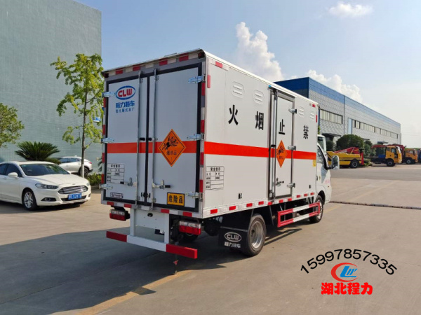 東風(fēng)途逸爆破器材運(yùn)輸車(chē)