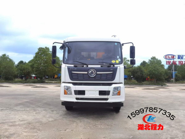 東風(fēng)天錦壓縮式垃圾車